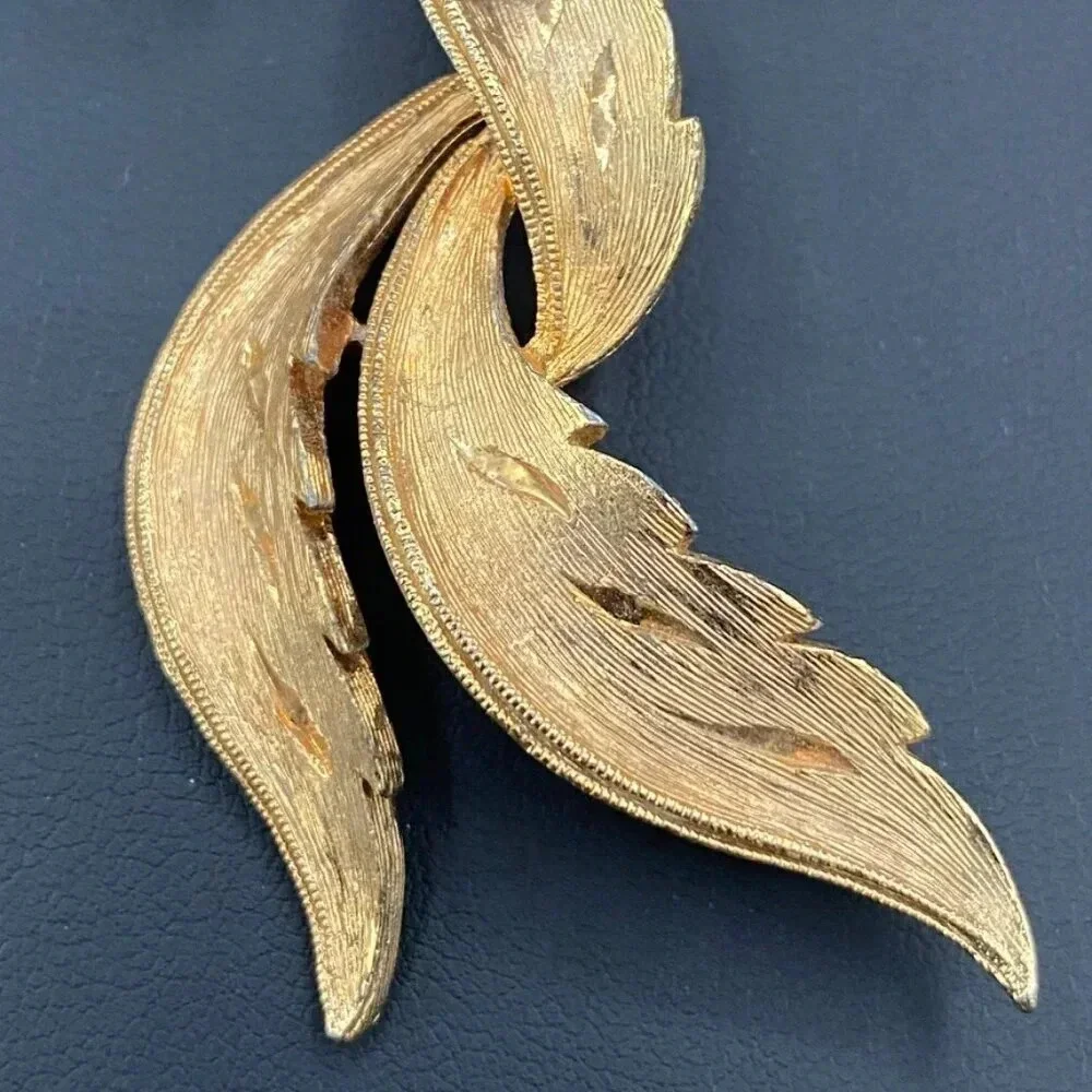 Vintage 60s JJ Textured Gold Tone Gilt Leaf Set Brooch and Clip On Earrings